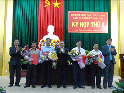 Ông Nguyễn Hữu Tháp được bầu giữ chức Phó Chủ tịch UBND tỉnh nhiệm kỳ 2016-2021