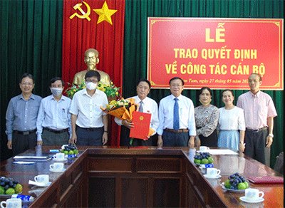 Đồng chí Thái Văn Ngọc nhận quyết định nghỉ hưu trước tuổi